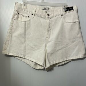 Abercrombie & Fitch White Shorts Size 18  NWT